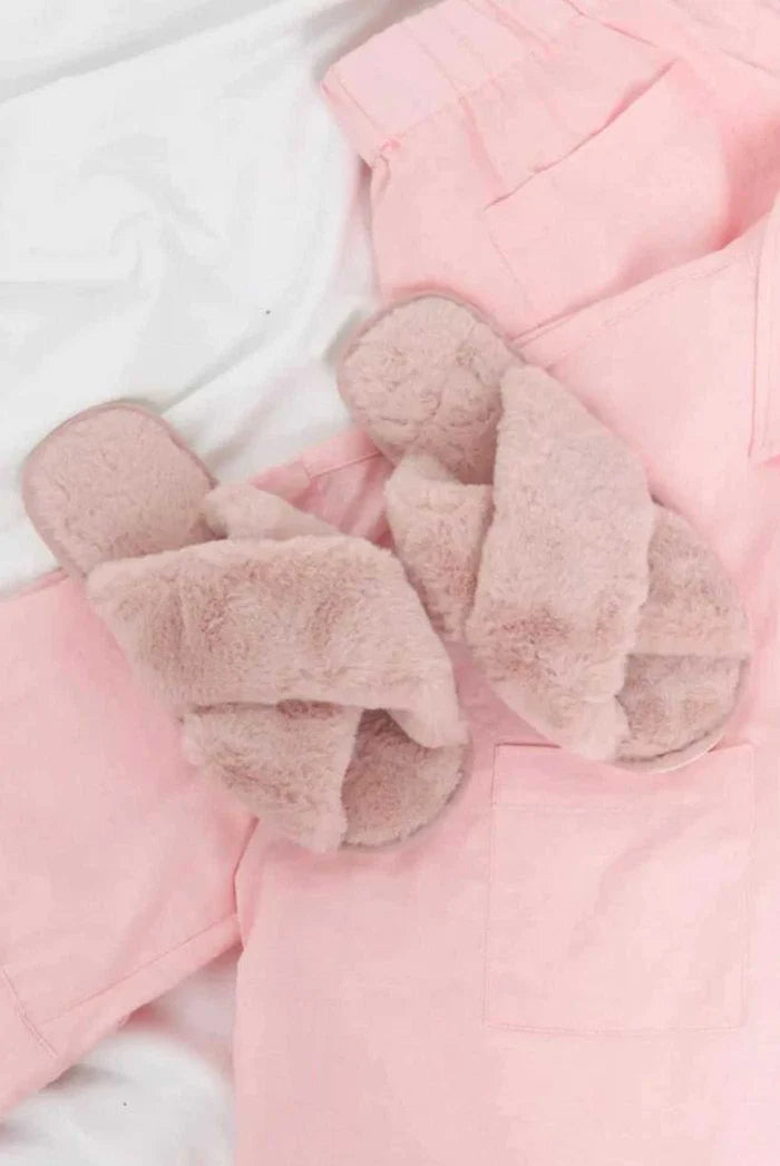 R +M   FLUFFY SLIPPERS PINK
